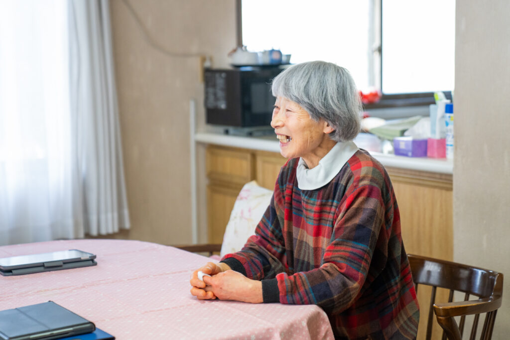 話をする女性