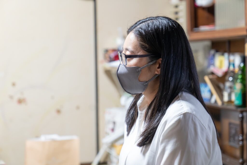女性の横顔