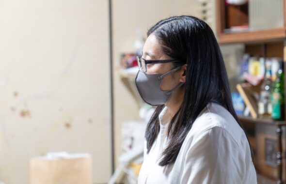女性の横顔