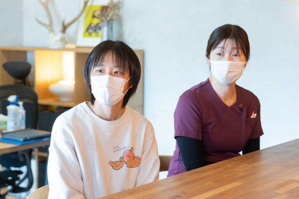 看護師と女性